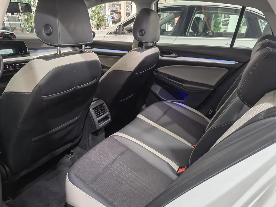 Volkswagen Golf 280TSI DSG Pro Enjoy Edition 2024 — миниатюра 3