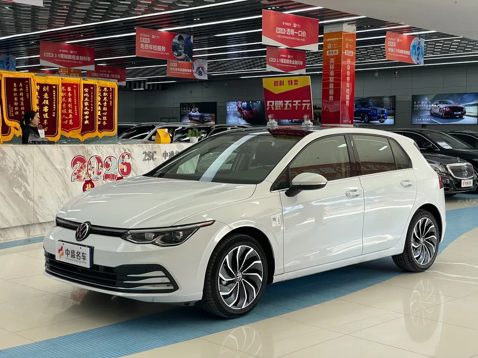 Volkswagen Golf Golf 2023 280TSI DSG Pro 2023 — фото 1, купить с доставкой в Москву