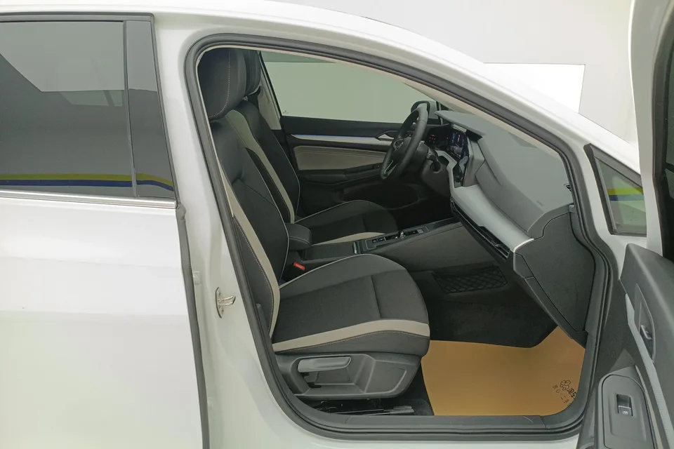 Volkswagen Golf facelift 280TSI DSG Pro 2024 — миниатюра 3
