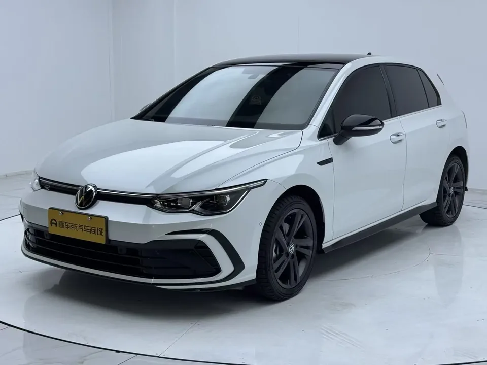Volkswagen Golf Golf 2023 280TSI DSG R-Line Lite 2023 — фото 1, купить с доставкой в Москву