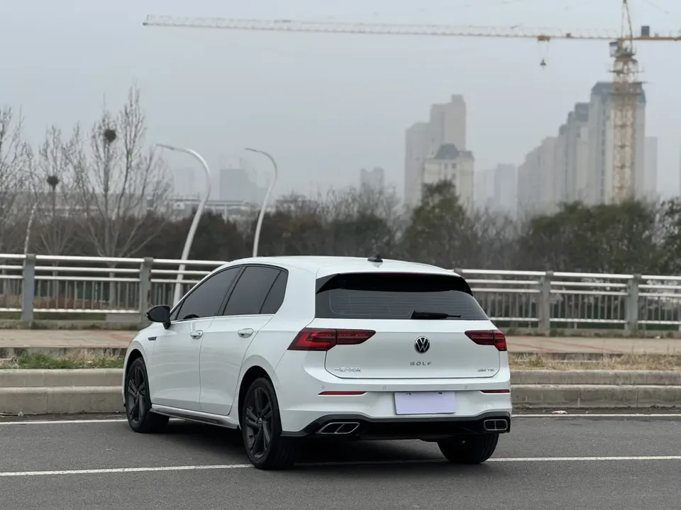 Volkswagen Golf 280TSI DSG R-Line 50 Years Legend Edition 2024 — миниатюра 2