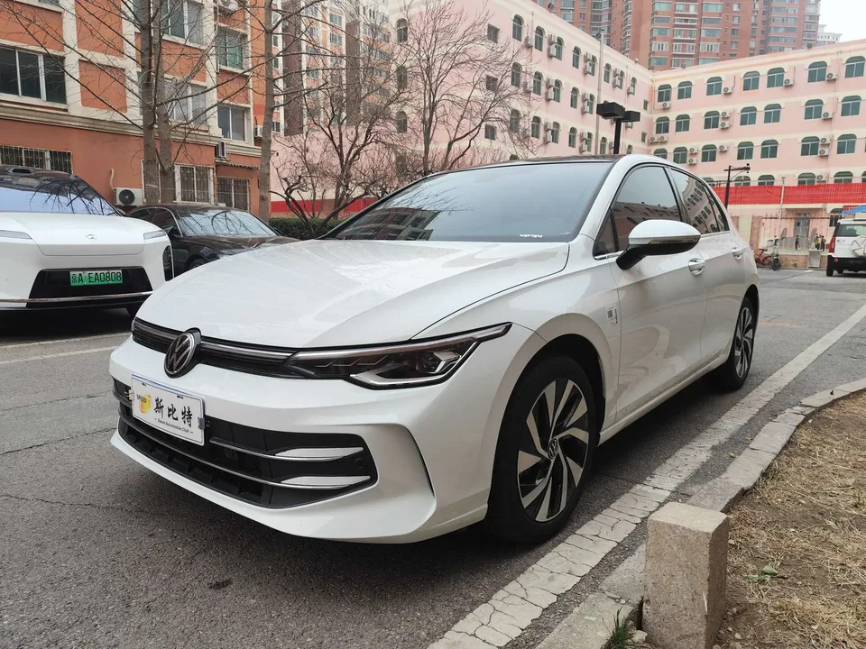 Volkswagen Golf 2025