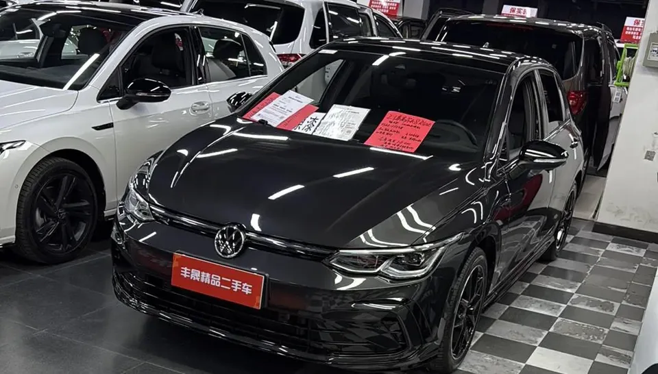 Volkswagen Golf golf 2023 280TSI DSG R-Line Lite 2024 — photo 1, buy with delivery to Moscow
