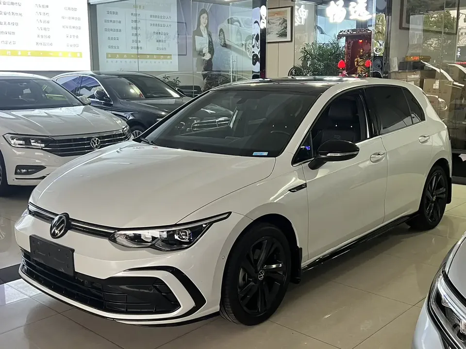 Volkswagen Golf Golf 2023 280TSI DSG R-Line Lite 2023 — фото 1, купить с доставкой в Москву