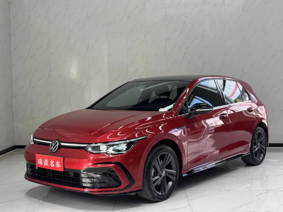 Volkswagen Golf Golf 2023 280TSI DSG R-Line Lite 2022 — фото 1, купить с доставкой в Москву