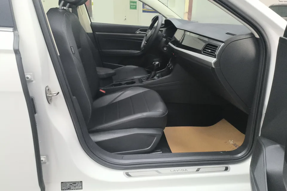 Volkswagen Lavida Lavida 2021 1.5L Automatic Comfort Edition 2022 — миниатюра 3
