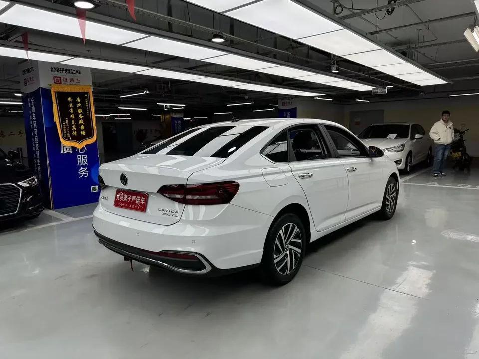 Volkswagen Lavida 300TSI DSG Full Edition 2024 — миниатюра 2