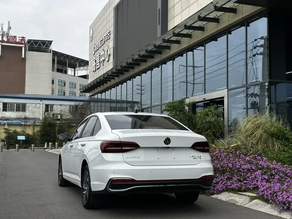 Volkswagen Lavida Lavida 2023 280TSI DSG Full Edition 2022 — миниатюра 4