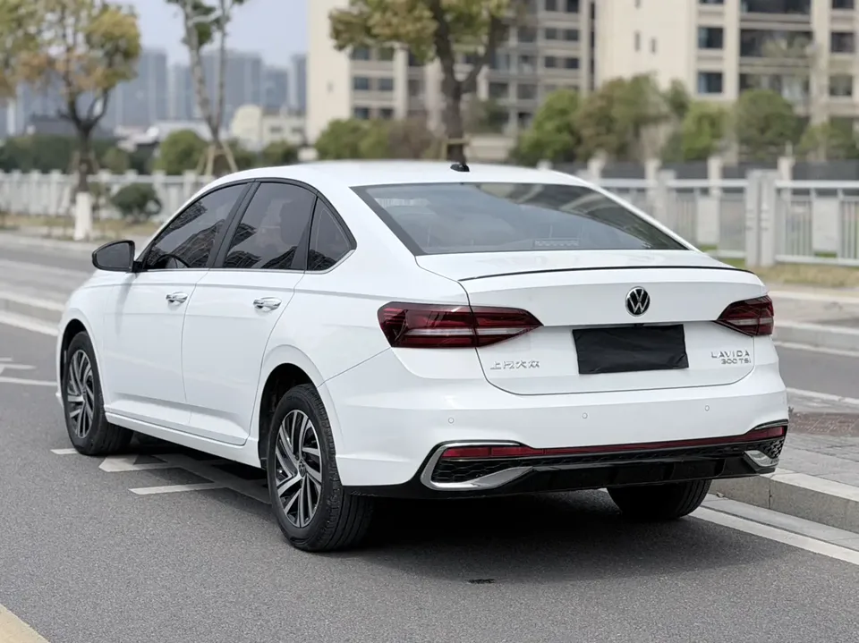 Volkswagen Lavida 300TSI DSG Starry Sky Edition 2023 — миниатюра 2