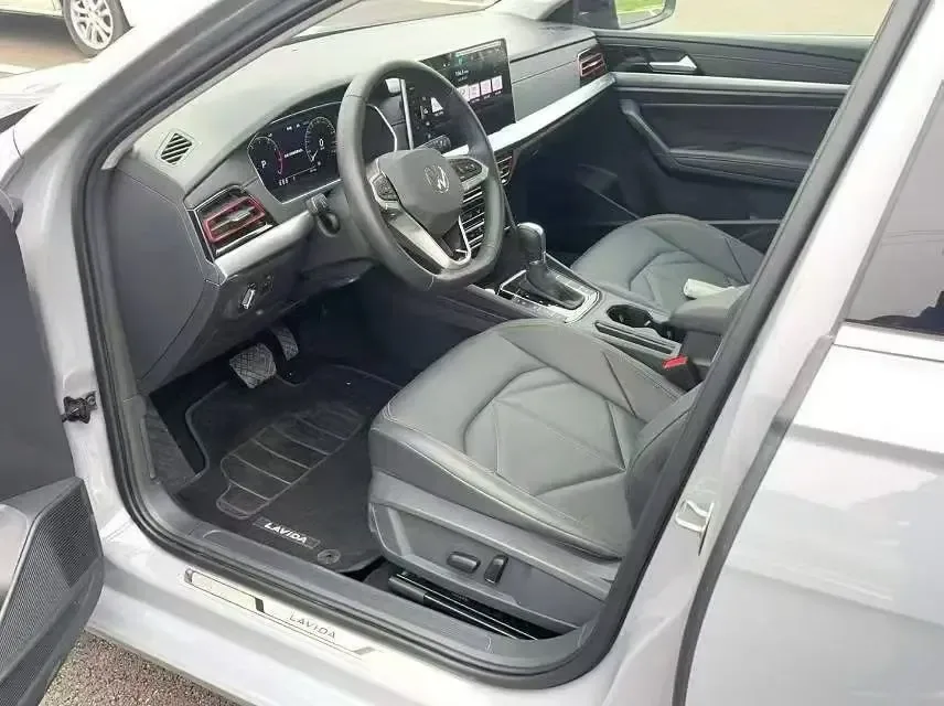 Volkswagen Lavida 300TSI DSG Full Edition 2023 — миниатюра 3