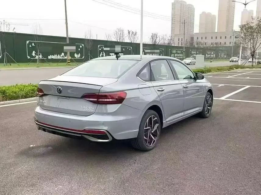 Volkswagen Lavida 300TSI DSG Full Edition 2023 — миниатюра 4