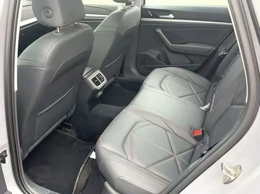 Volkswagen Lavida 300TSI DSG Full Edition 2023 — миниатюра 5