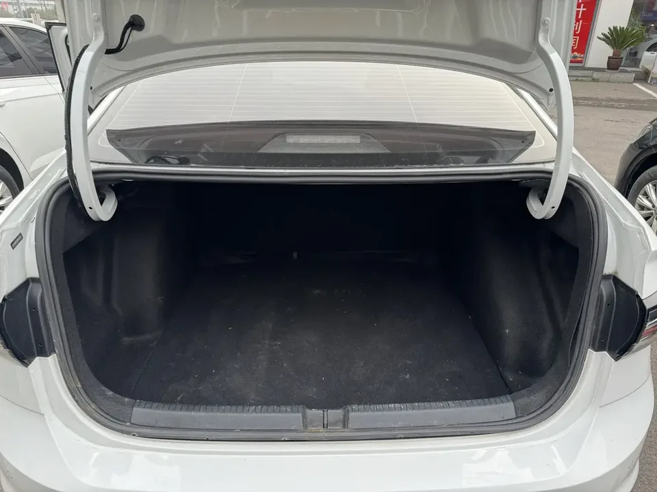 Volkswagen Lavida Lavida 2023 Lavida 2023 cutting-edge 1.5L automatic outstanding new version 2024 — thumbnail 5