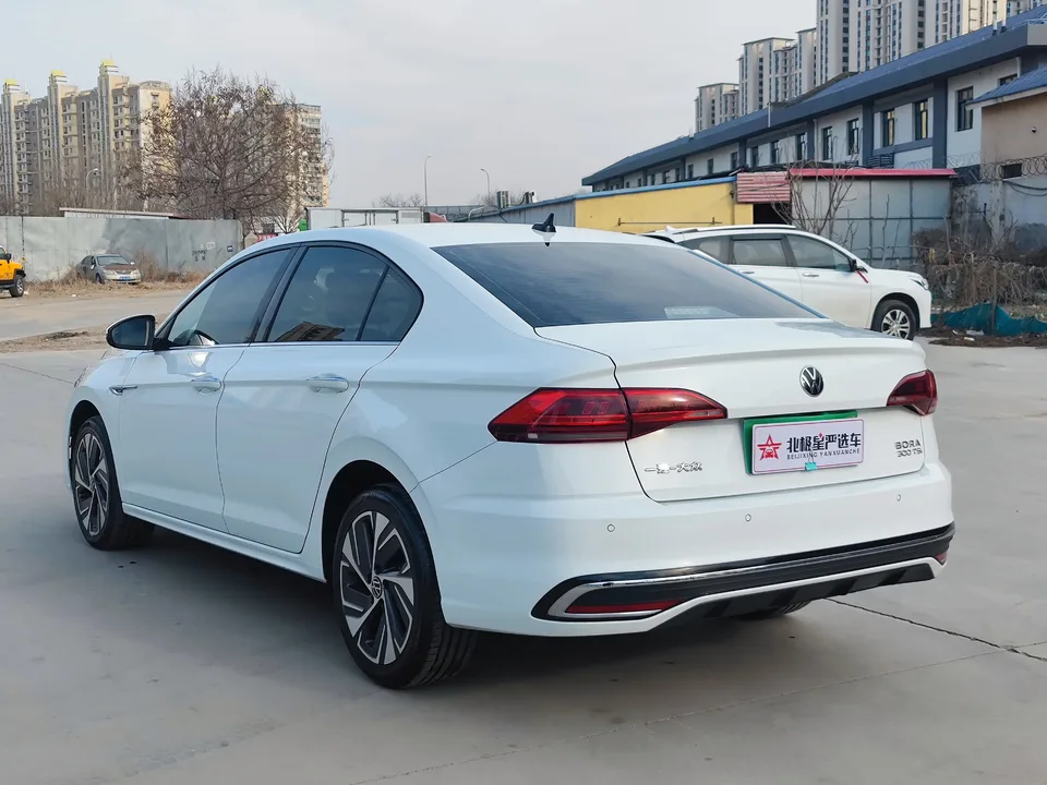 Volkswagen Bora Bora 2023 300TSI DSG Premium Edition 2024 — thumbnail 5