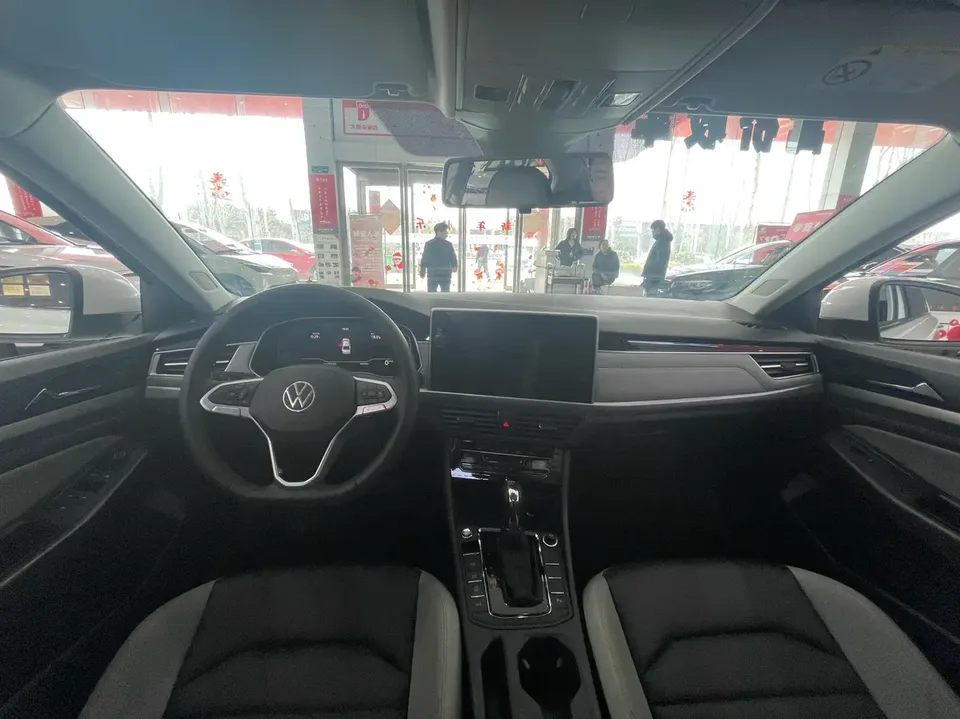 Volkswagen Bora 300TSI DSG Premium Edition 2023 — миниатюра 5