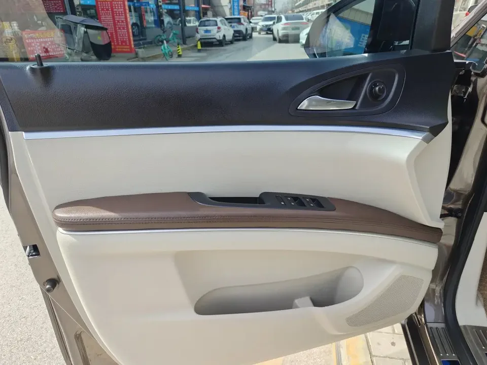 Buick GL8 Buick GL8 2022 Land Business Class 652T Comfort Edition 2022 — миниатюра 4