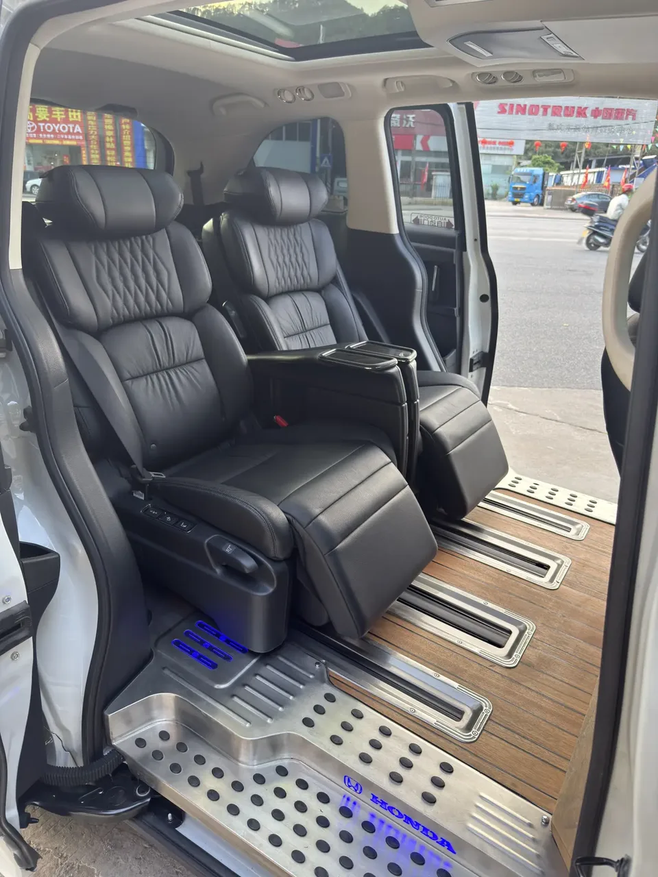 Honda Elysion Alison 2022 Alison 2022 2.0L hybrid luxury version 2022 — thumbnail 3