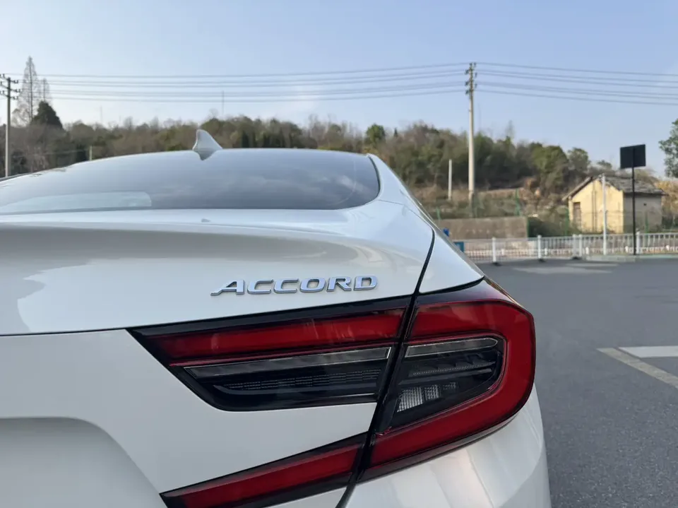 Honda Accord Accord 2022 260TURBO Deluxe Edition 2023 — миниатюра 3