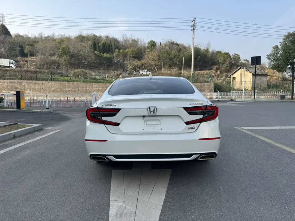 Honda Accord Accord 2022 260TURBO Deluxe Edition 2023 — миниатюра 5