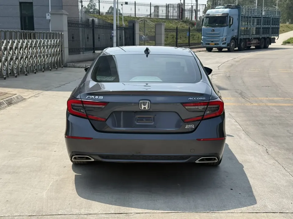 Honda Accord Accord 2022 260TURBO Deluxe Edition 2022 — миниатюра 2