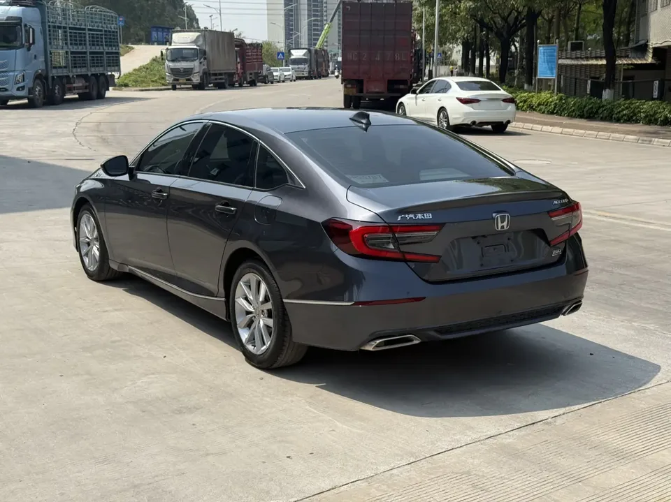 Honda Accord Accord 2022 260TURBO Deluxe Edition 2022 — миниатюра 4