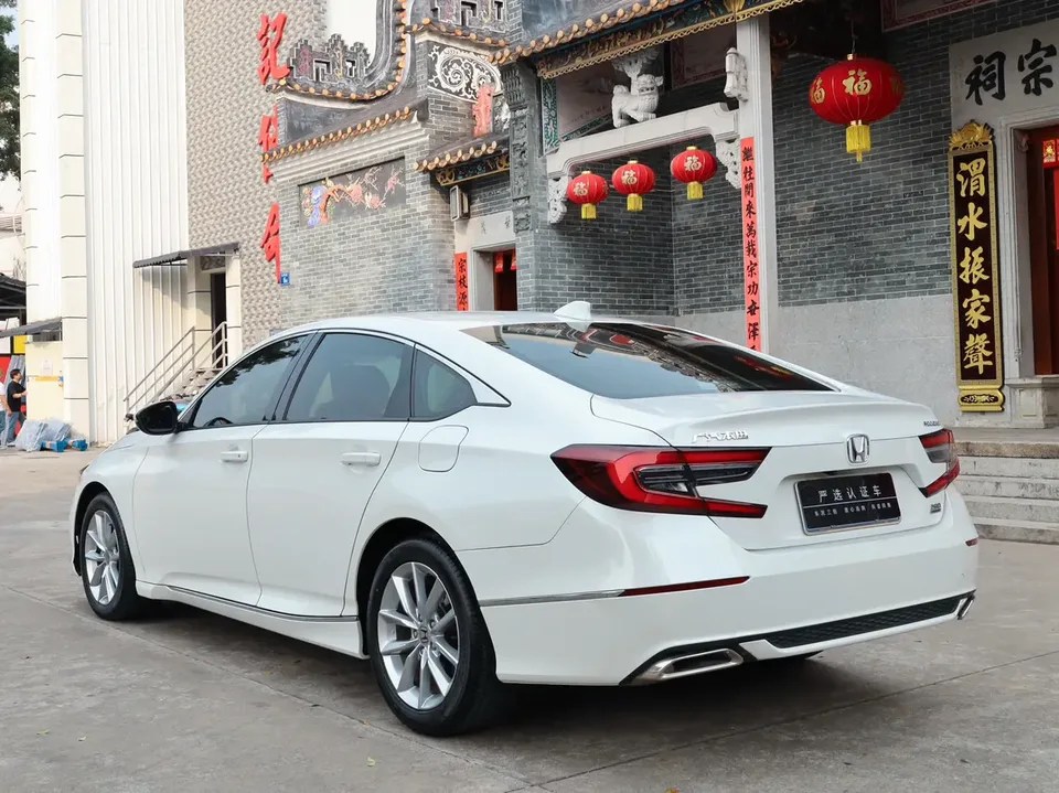 Honda Accord Accord 2022 260TURBO Deluxe Edition 2023 — миниатюра 2
