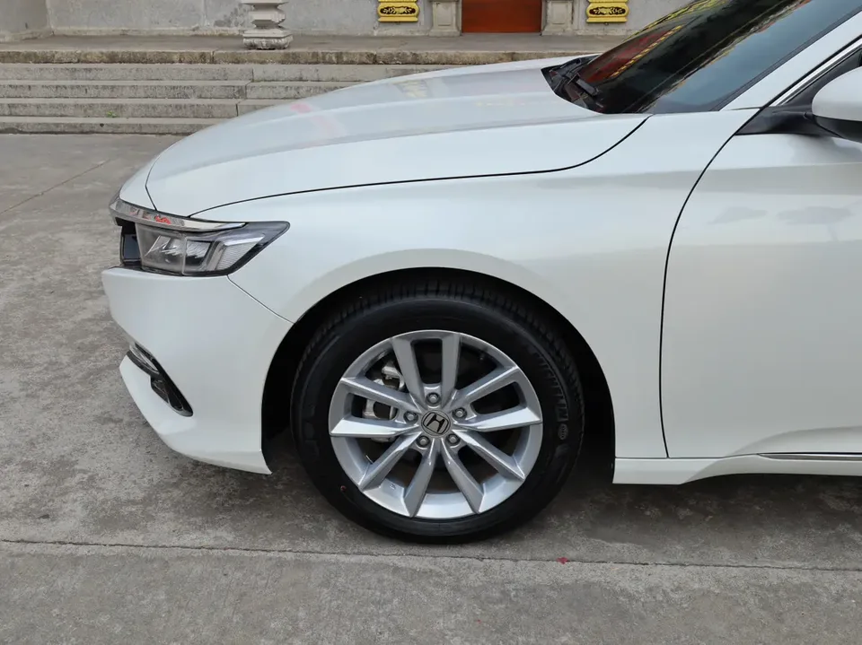 Honda Accord Accord 2022 260TURBO Deluxe Edition 2023 — миниатюра 5