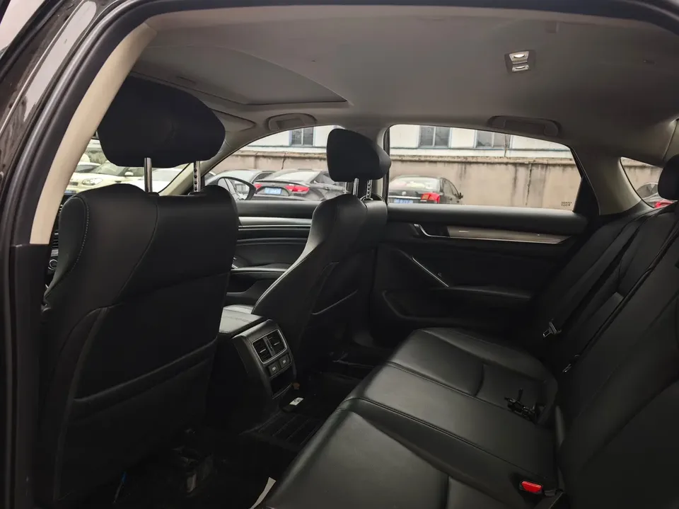 Honda Accord Accord 2022 260TURBO Deluxe Edition 2022 — миниатюра 3