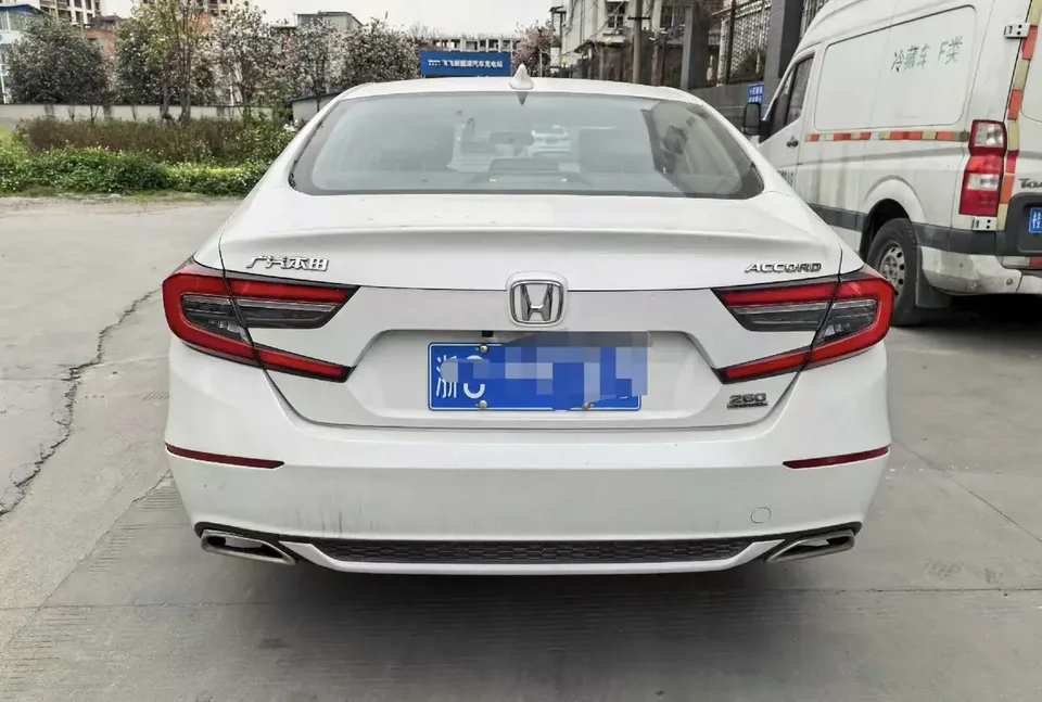 Honda Accord Accord 2022 260TURBO Deluxe Edition 2023 — миниатюра 2