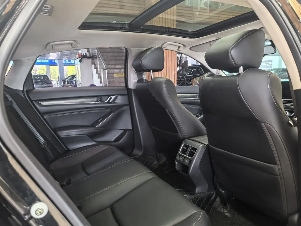 Honda Accord 2022 Accord 260TURBO Fantasy Night Premium Edition 2022 — миниатюра 5