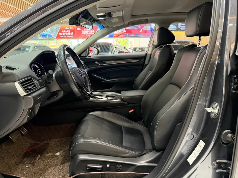 Honda Accord 2022 Accord 260TURBO Fantasy Night Premium Edition 2023 — миниатюра 3