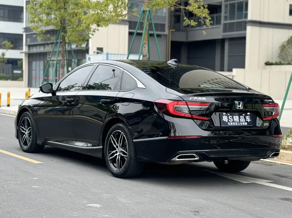 Honda Accord Accord 2022 260TURBO Deluxe Edition 2022 — миниатюра 2