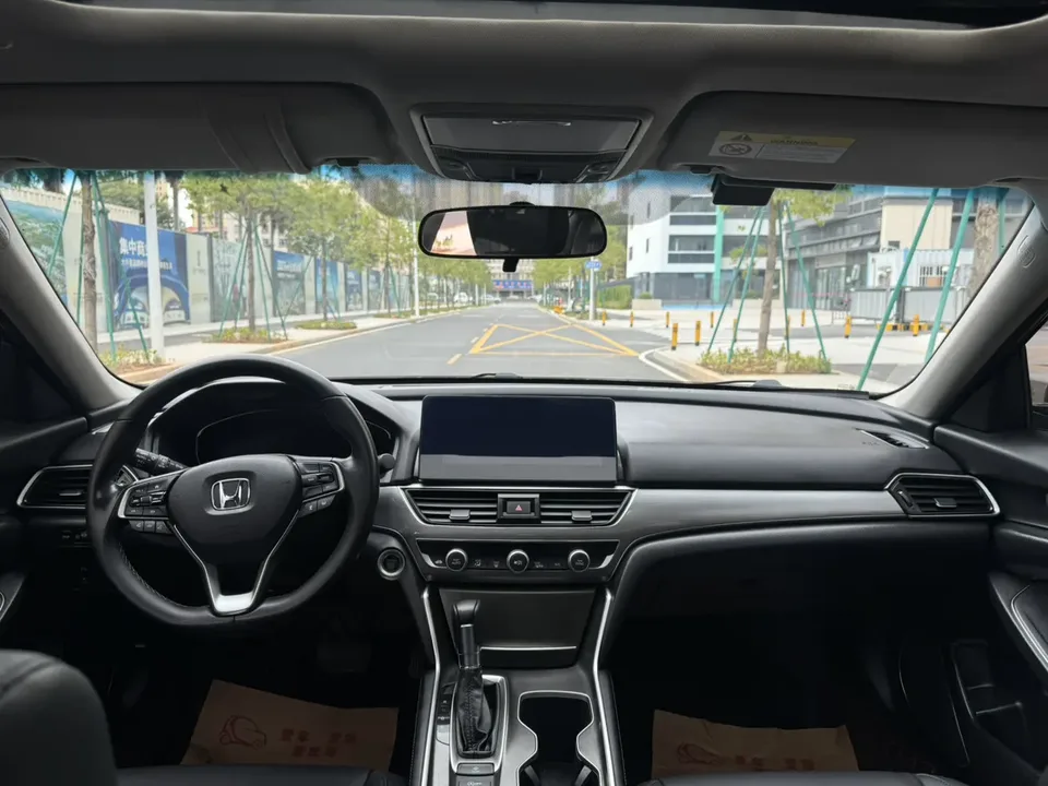Honda Accord Accord 2022 260TURBO Deluxe Edition 2022 — миниатюра 3