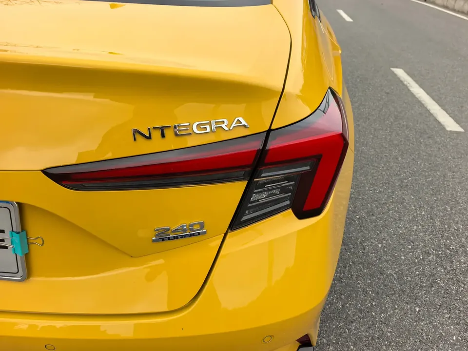 Honda Integra Stylish 2022 240TURBO CVT Exclusive Edition 2022 — миниатюра 3