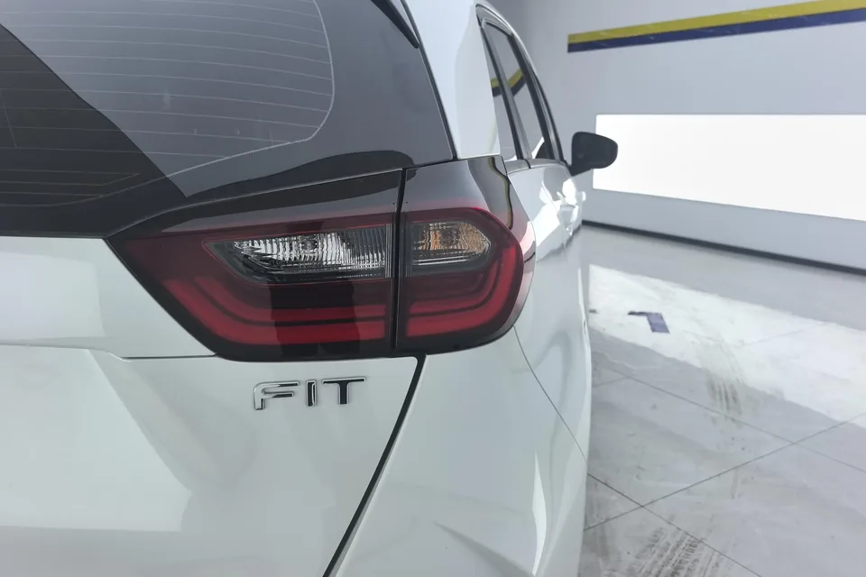 Honda FIT 1.5L CVT Trendy Edition 2023 — миниатюра 2