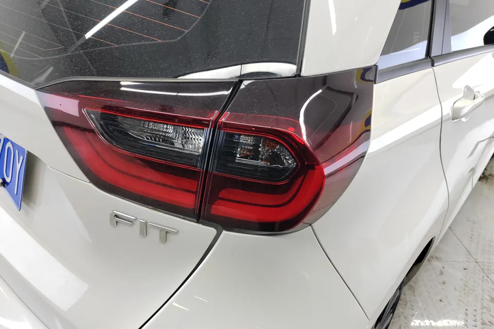Honda FIT 1.5L CVT Trendy Sunroof Edition 2023 — миниатюра 2