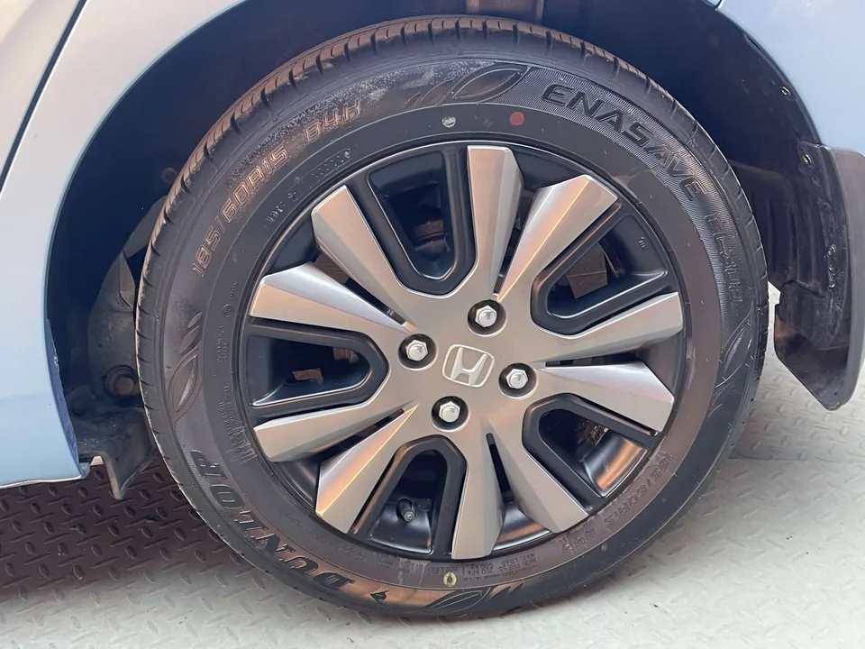 Honda FIT 1.5L CVT Trendy Sunroof Edition 2022 — миниатюра 3