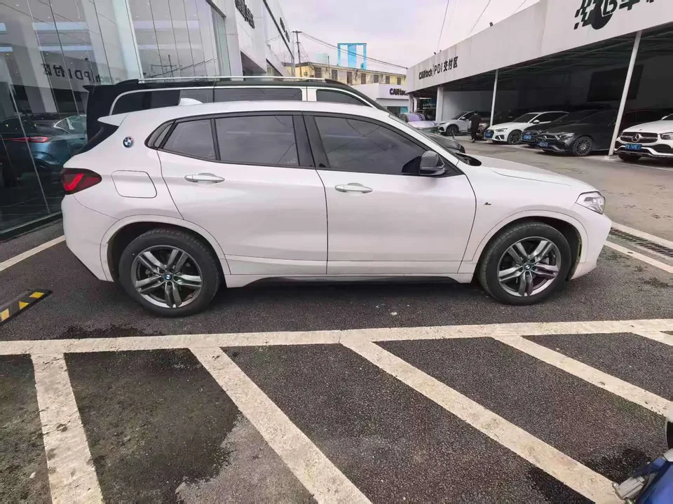 BMW X2 BMW X2 2023 sDrive25i M Sport Night Edition 2023 — миниатюра 4