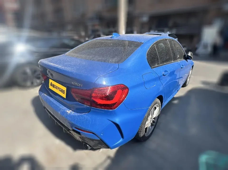 BMW 1 Series BMW 1 Series 2021 120i M Sport Night Edition 2022 — миниатюра 4