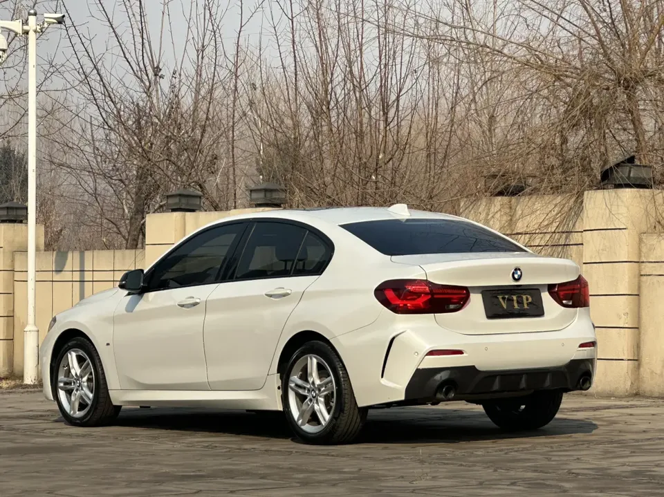 BMW 1 Series BMW 1 Series 2023 120i M Sport Night Edition 2024 — миниатюра 2