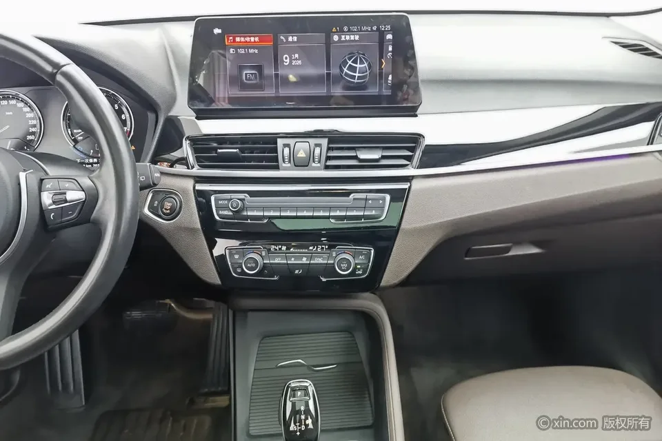 BMW X1 facelift sDrive25Li Leading Edition 2023 — миниатюра 3