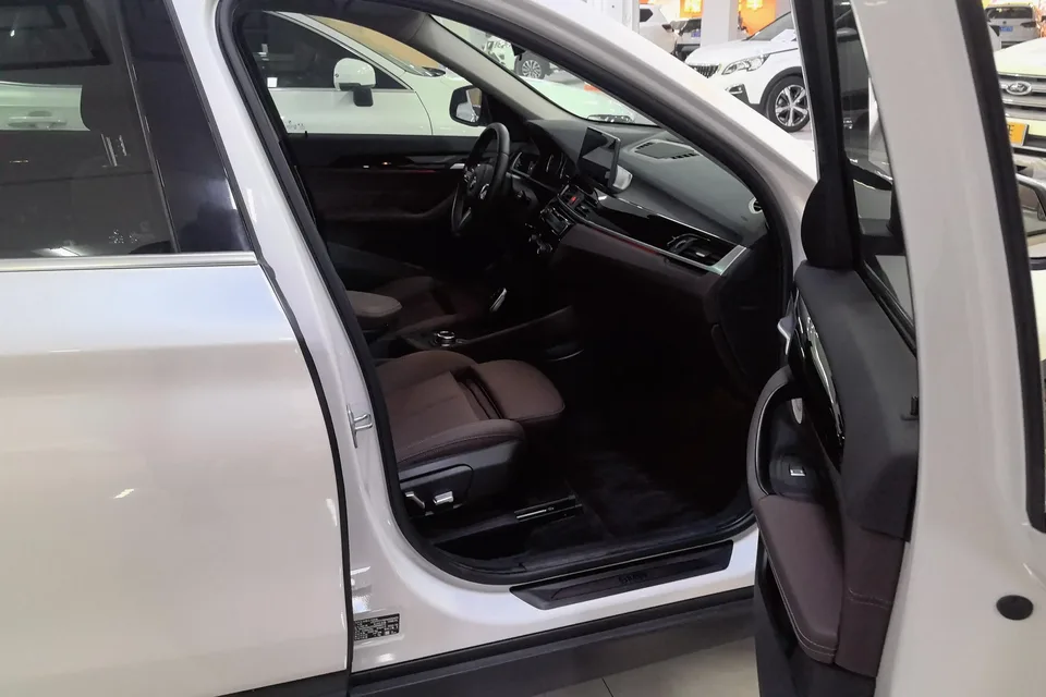 BMW X1 BMW X1 2022 sDrive25Li Leading Edition 2022 — миниатюра 3