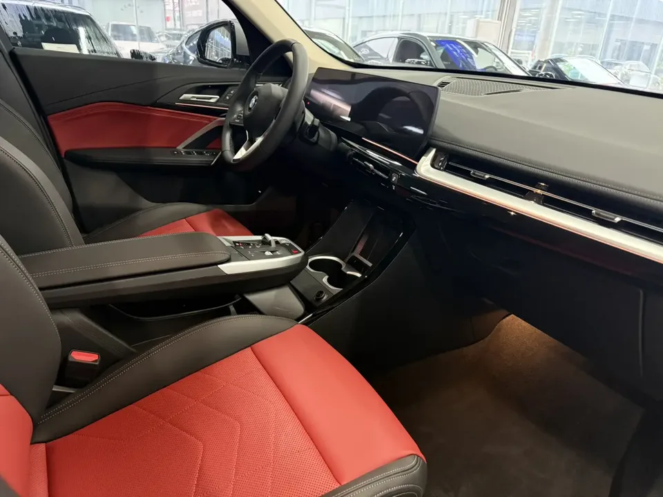 BMW X1 2.0T Automatic Front-wheel Drive 5-seater Original Custom Edition 2024 — миниатюра 3
