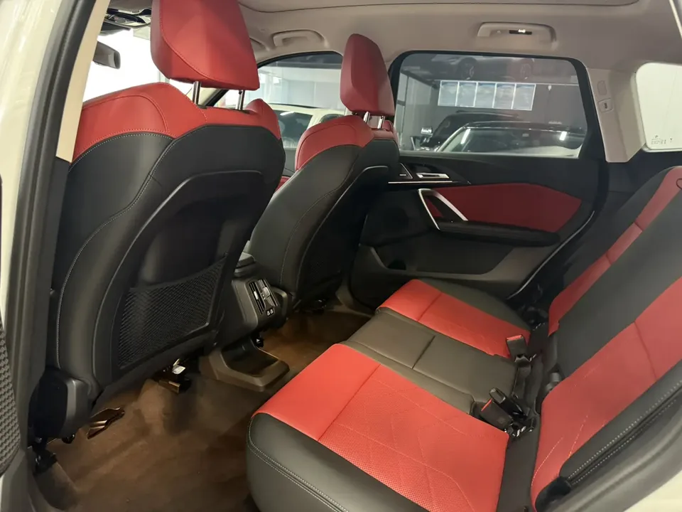 BMW X1 2.0T Automatic Front-wheel Drive 5-seater Original Custom Edition 2024 — миниатюра 5
