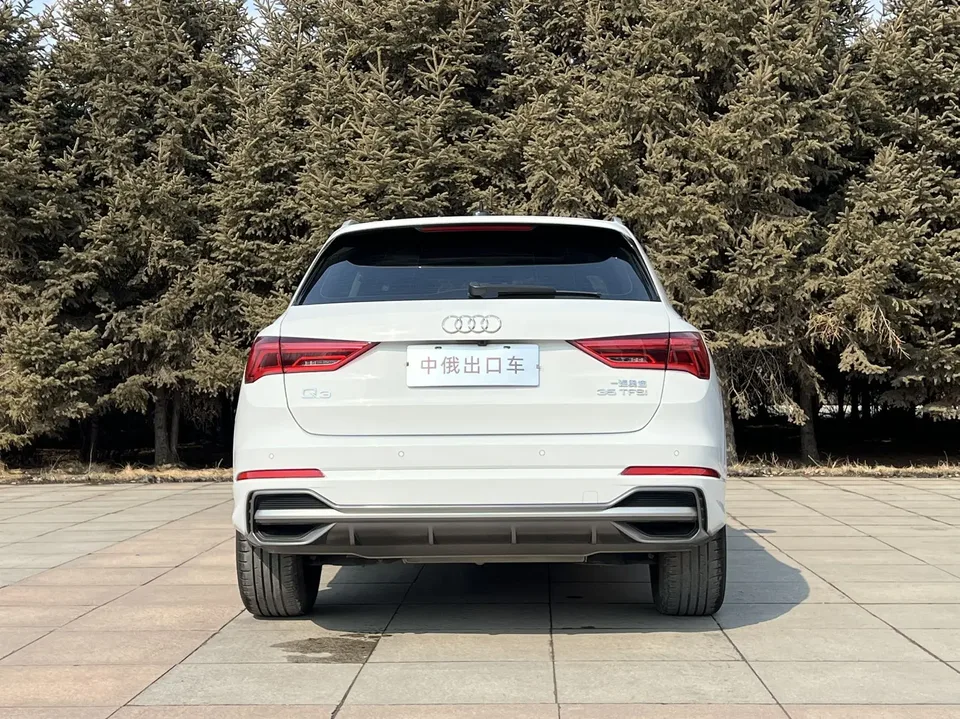 Audi Q3 Audi Q3 2022 35 TFSI aggressive and dynamic model 2022 — миниатюра 2