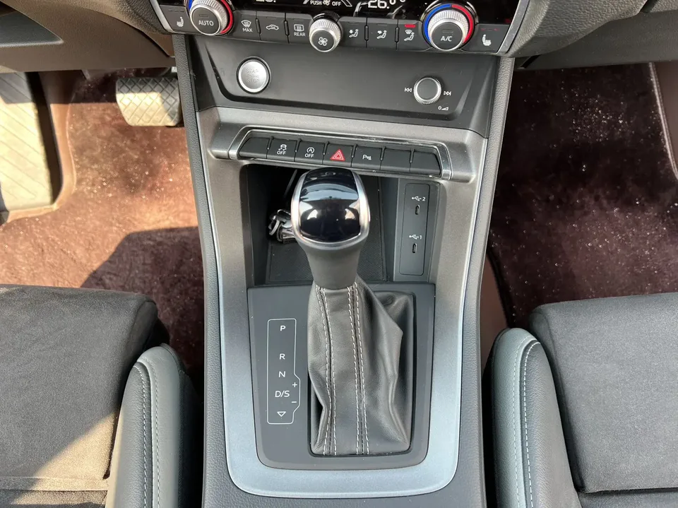 Audi Q3 Audi Q3 2022 35 TFSI aggressive and dynamic model 2022 — миниатюра 5