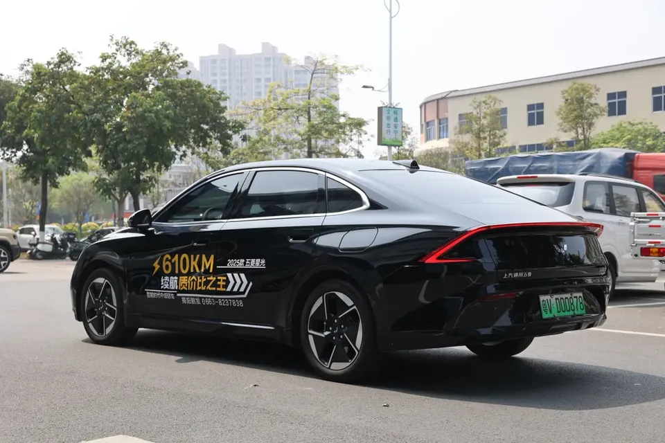Wuling Starlight EV 610km Smart Flagship 2025 — миниатюра 2