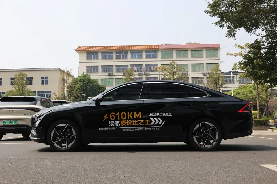 Wuling Starlight EV 610km Smart Flagship 2025 — миниатюра 4