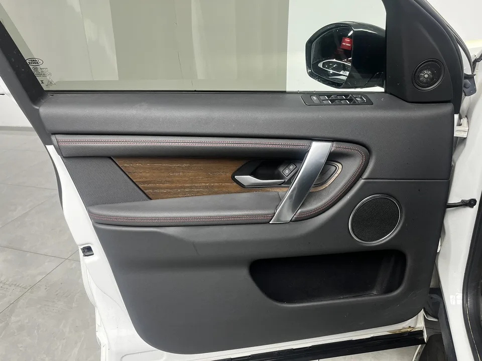 Land Rover Discover Sports Discover Sports 2023 249PS R-Dynamic S Performance Edition 5 Seaters 2023 — миниатюра 3