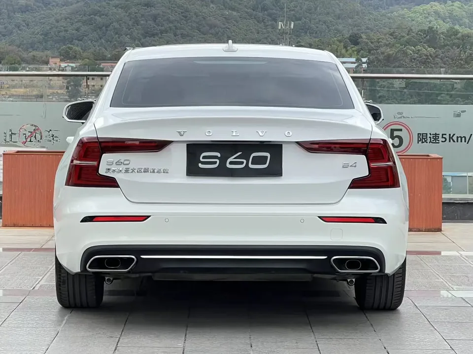 Volvo S60 Volvo S60 2022 B4 Zhiyi Luxury Edition 2022 — миниатюра 2